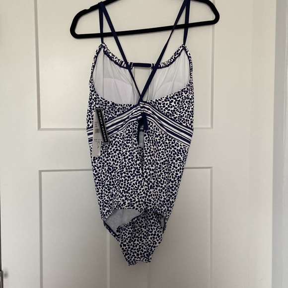 la Blanca tummy control navy and white swimsuit 16w ☀️ 🏖️ NWT - Picture 5 of 11